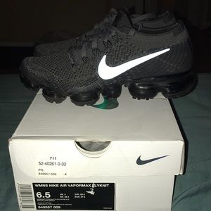 Woman’s Nike Vapormax flyknit 6.5